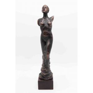 Statue of a woman 