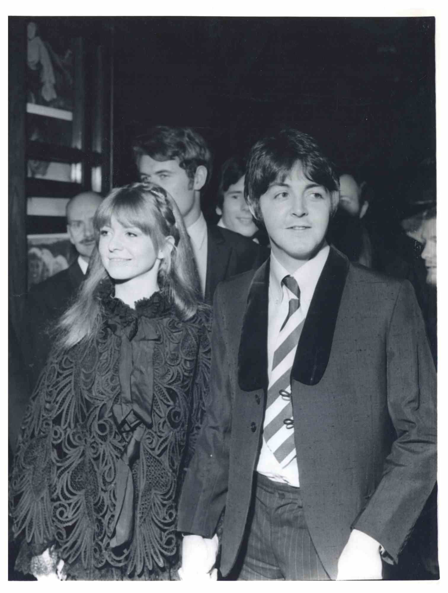 Paul McCartney and Jane Asher in 1968 wallector image