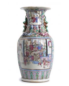 Balustrade Porcelain Vase – Qing Dynasty China - Decorative Objects 