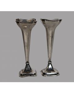 English Silversmith - Silver vases - Decorative Objects