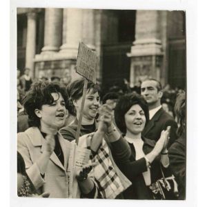 Women Manifest - Historical Photographs About the Feminist Movement