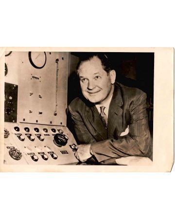 Portrait of Dr. T. Keith Glennan in Technology laboratory