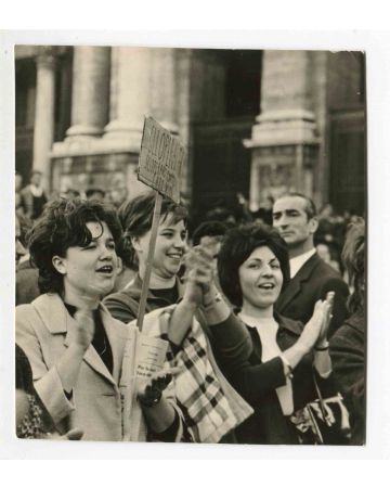 Women Manifest - Historical Photographs About the Feminist Movement