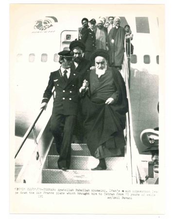 Khomeini Returning To Iran